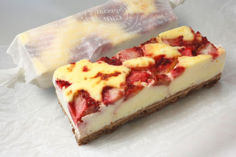 たっぷり苺のスティックチーズケーキ