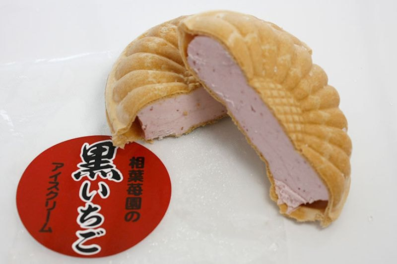 黒いちごもなかアイス